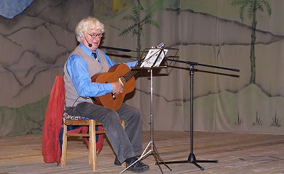 Martin Domke mit Gitarre